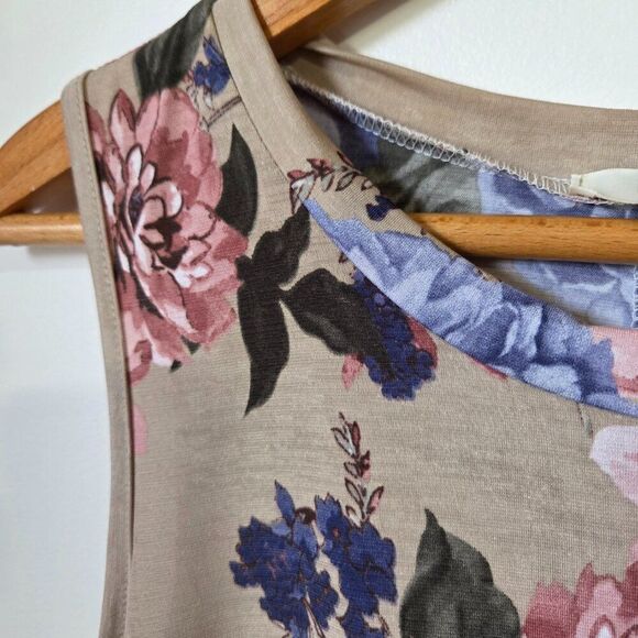 EUC EGS FLORAL TANK TOP SOFT AND FLOWY SIZE MEDIUM - Picture 7 of 16